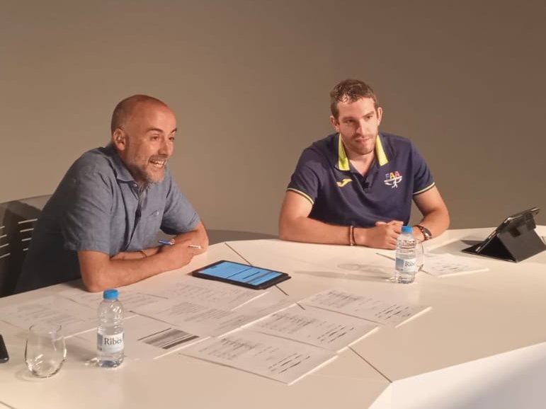 rtvandorra's tweet photo. 📢Segueix #endirecte la participació de Bruna Luque als Jocs del Mediterrani #RTVAambelsnostres
👉@joan_andorra i Kevin Poulet, gerent de la @fedandatletisme, en fan el seguiment❗
➡️Per ATV i https://t.co/klszZHxKGR
📡El #consellgeneral continua pel nostre #CanalWeb https://t.co/Q9yQMIFv9Z