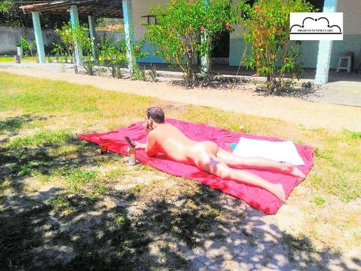 NuvemProjeto's tweet photo. Legenda no instagram @NuvemProjeto 
#banhodesol #homem #deitado https://t.co/SxdSU6lOlE