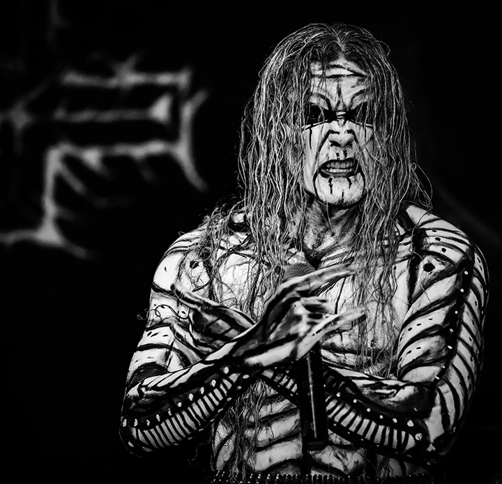 MetalerosEn's tweet photo. Andrés Vargas vocalista de Thy Antichrist, lleva Corpsepaint espectaculares. Quieres ver como se prepara para sus conciertos y lo que contesta a sus haters?
Mira el short! Link ⬇️
https://t.co/xwP1rveWPv https://t.co/rHw1Tisaa7