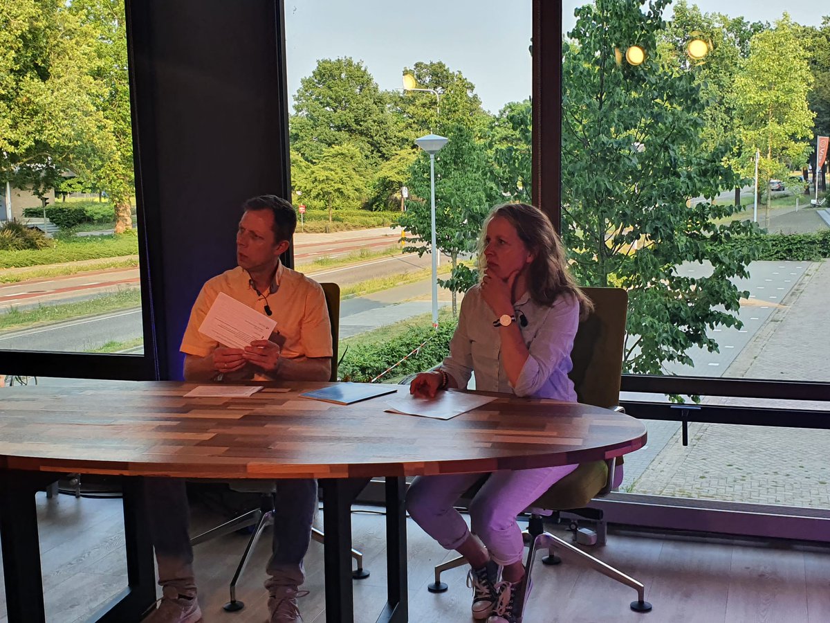 De laatste voorbereidingen zijn gedaan voor de webinar "Een beetje integer kan best" met @bartcusveller en <a href="/JoanneLassche/">Joanne Lassche</a>. Wij zijn er klaar voor! Meekijken kan via youtube.com/watch?v=-12pvr…. Daar kun je ook je vragen kwijt.