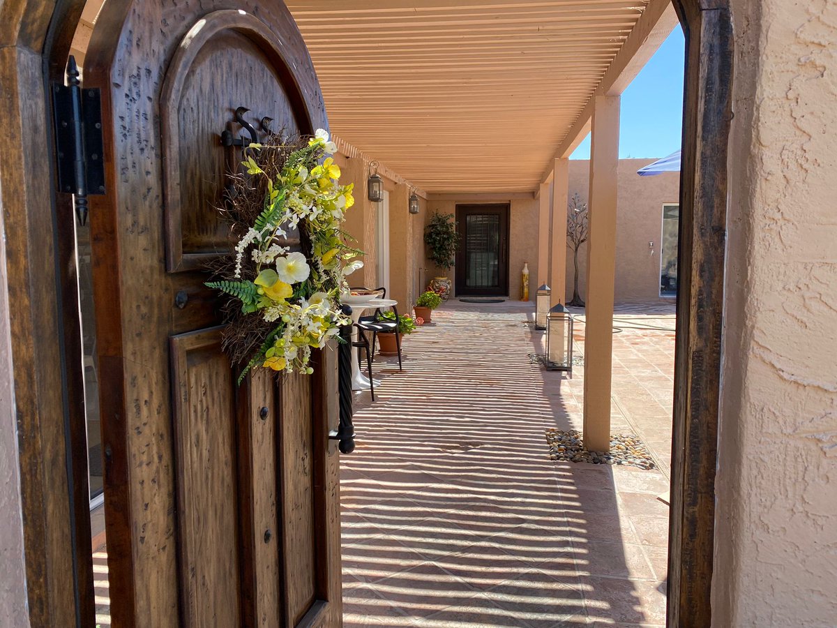💜 NEW TO MKT | 8019 N 73RD ST, Scottsdale, #Arizona 85258. Surrounded by multi million dollar estates Santo Tomas is in the perfect #Scottsdale location. Extensively renovated. Close to all the best shopping and dining Scottsdale / #ParadiseValley have to offer.  #realestate