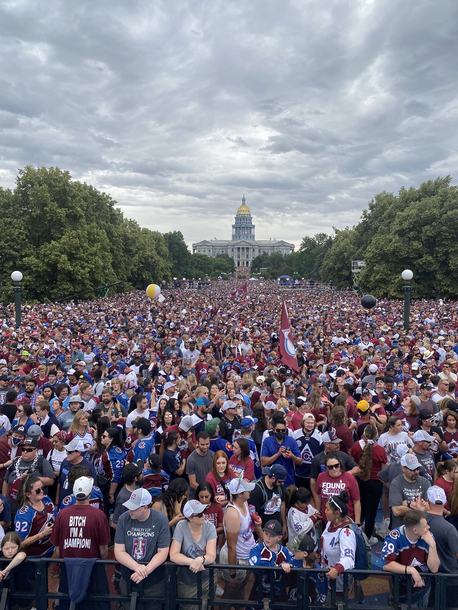 PetersenWill's tweet photo. Are you kidding me Avs fans? This is unreal! #GoAvsGo https://t.co/qhLXWmZBhY