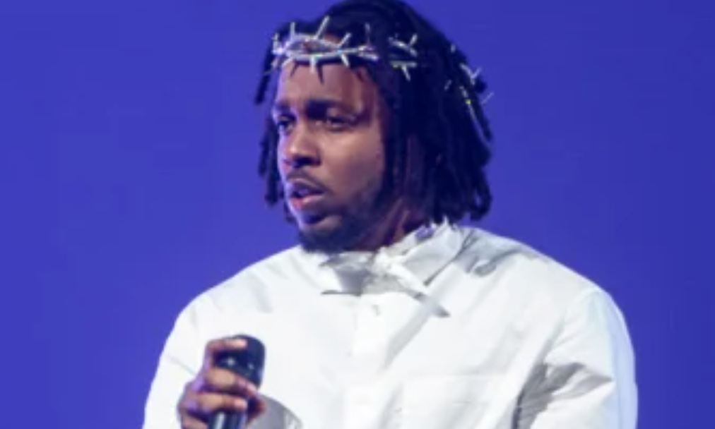 Kendrick Lamar : le prix de la couronne qu’il portait lors du festival de Glastonbury raprnb.com/2022/06/30/ken…