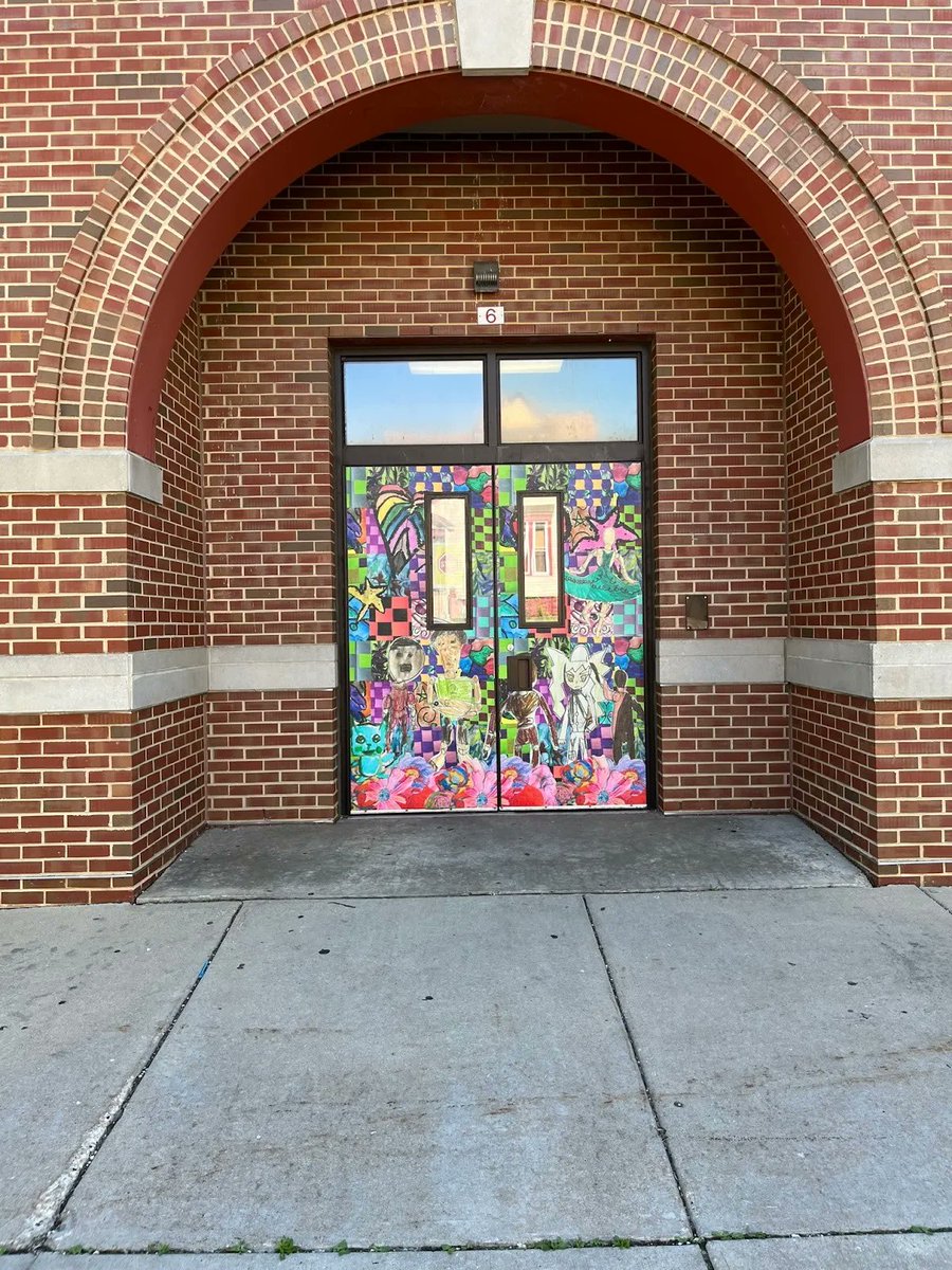 AWE_Art4Kids's tweet photo. This is AWE's student artwork on the set of doors of Doerfler Elementary School. Special thanks to Doerfler Elementary, Ms. Kristelle and MPS Partnership for Arts and Humanities for generously funding these programs.
#PrioritizeTheArts #AWEinc #IgniteImaginations https://t.co/X6DMuD8hvQ