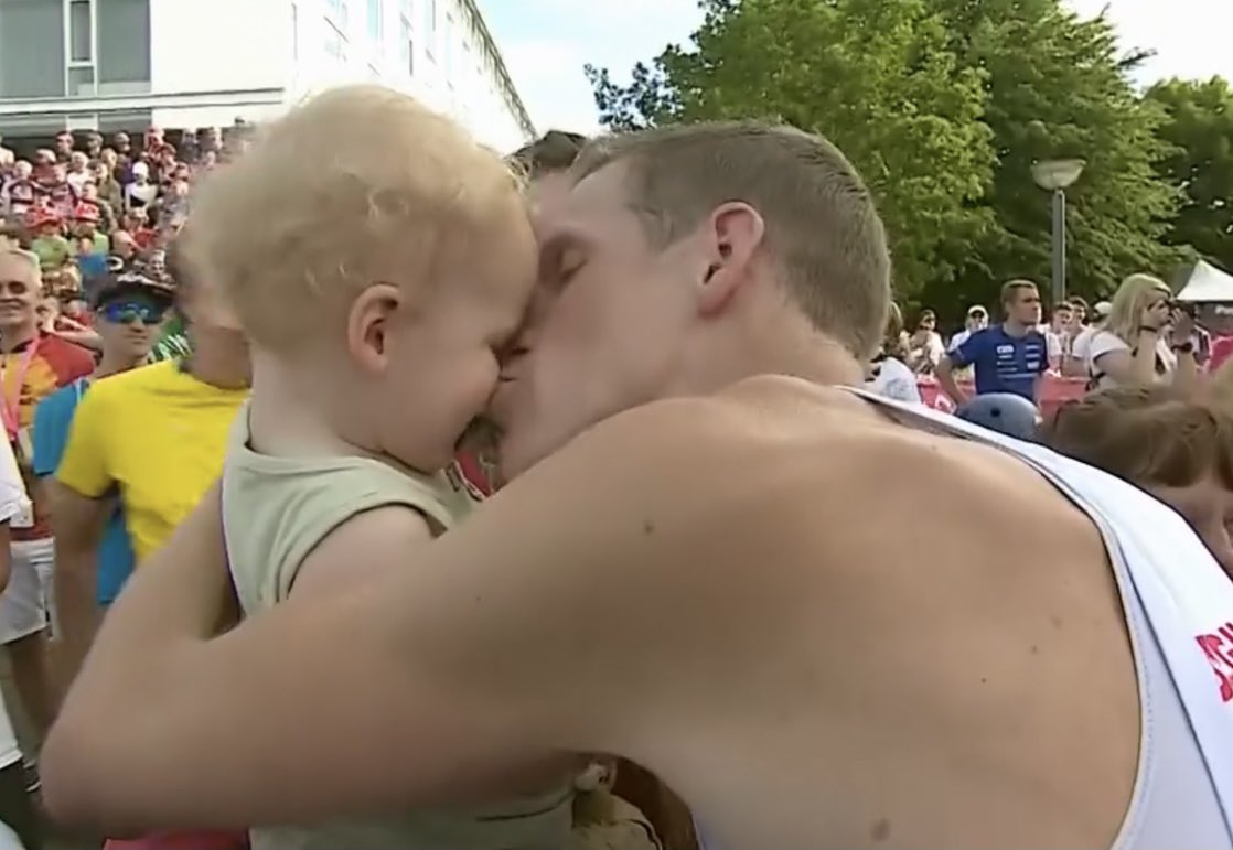 Congratulations to <a href="/YannickMichiels/">Yannick Michiels</a> and the whole family for the bronze medal!
#woc2022 #lumonite #lumoniteleader #suunnistus #orienteering #orientering