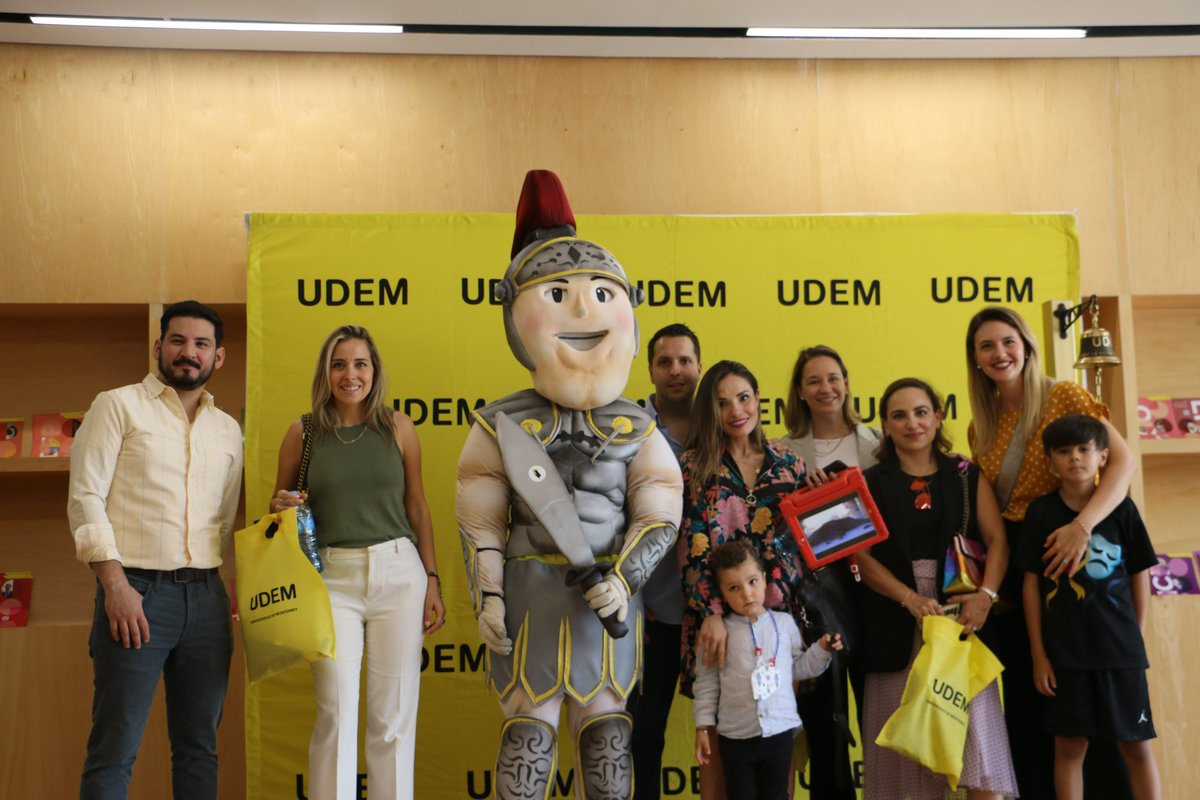 ExaUDEM's tweet photo. Nuestros exalumnos pudieron realizar el rito Vox Veritatis, además de recorrer el campus y visitar la Sala de Juicios Orales.
Te invitamos a organizar tu #ReuniónExaUDEM, puedes hacerlo en: https://t.co/pyxVn9ypzL https://t.co/UhnoC0p9s7