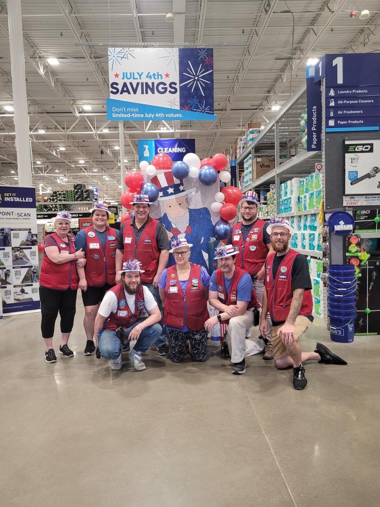 ACinHR848's tweet photo. Store 766 in Massillon, OH is ready to to give our customers the best bang for their buck this 4th of July! 🎇🧨🎇💵 @RamanKakar @EButler848 @BlueTeam_R21 @0766JoeRestifo https://t.co/Csliq8ozKk