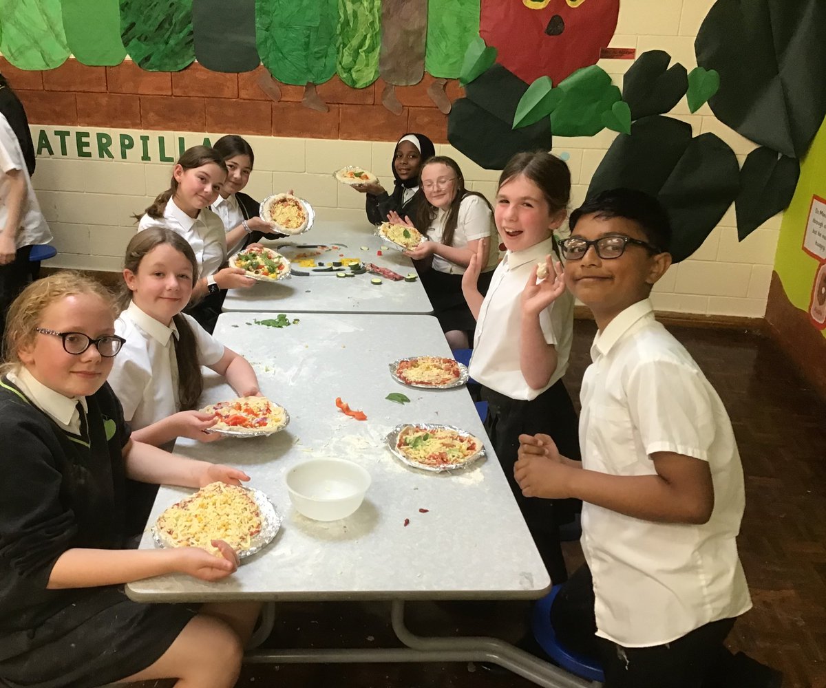 LindenRDoak's tweet photo. We have spent the week planning our recipes and the process. Today we made our pizzas! #LindenDT https://t.co/7sKuUO0BqQ