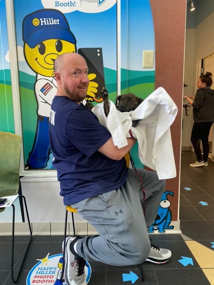 nashvillehumane's tweet photo. Who wants to ADOPT a BFF & then get a #HappyHome keepsake? THX to @HappyHiller #HappyCam you now may get a perfect memento on the most special day for free! Allow us to introduce you to our "Happy Hiller Photo Booth" located in our Front Lobby! https://t.co/MsxSlGxBAv