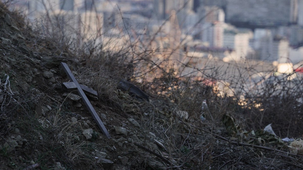 ChaiDocs's tweet photo. One unusual case of sheltering IDPs raises questions about property rights in Tbilisi, Georgia. The fate of a hillside in the capital reflects Georgia’s unruly social and economic developments over the past three decades. 
🔗https://t.co/xfh74RAVEo https://t.co/DWi0qKDkeJ