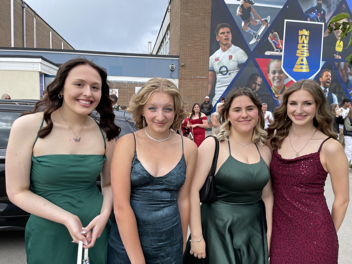 Students arrive in style for their prom ⁦<a href="/WorleCSA/">WCSA</a>⁩ ⁦<a href="/PrincipalWCSA/">Jacqui Scott</a>⁩ ⁦<a href="/JillDandoNews/">Jill Dando News</a>⁩