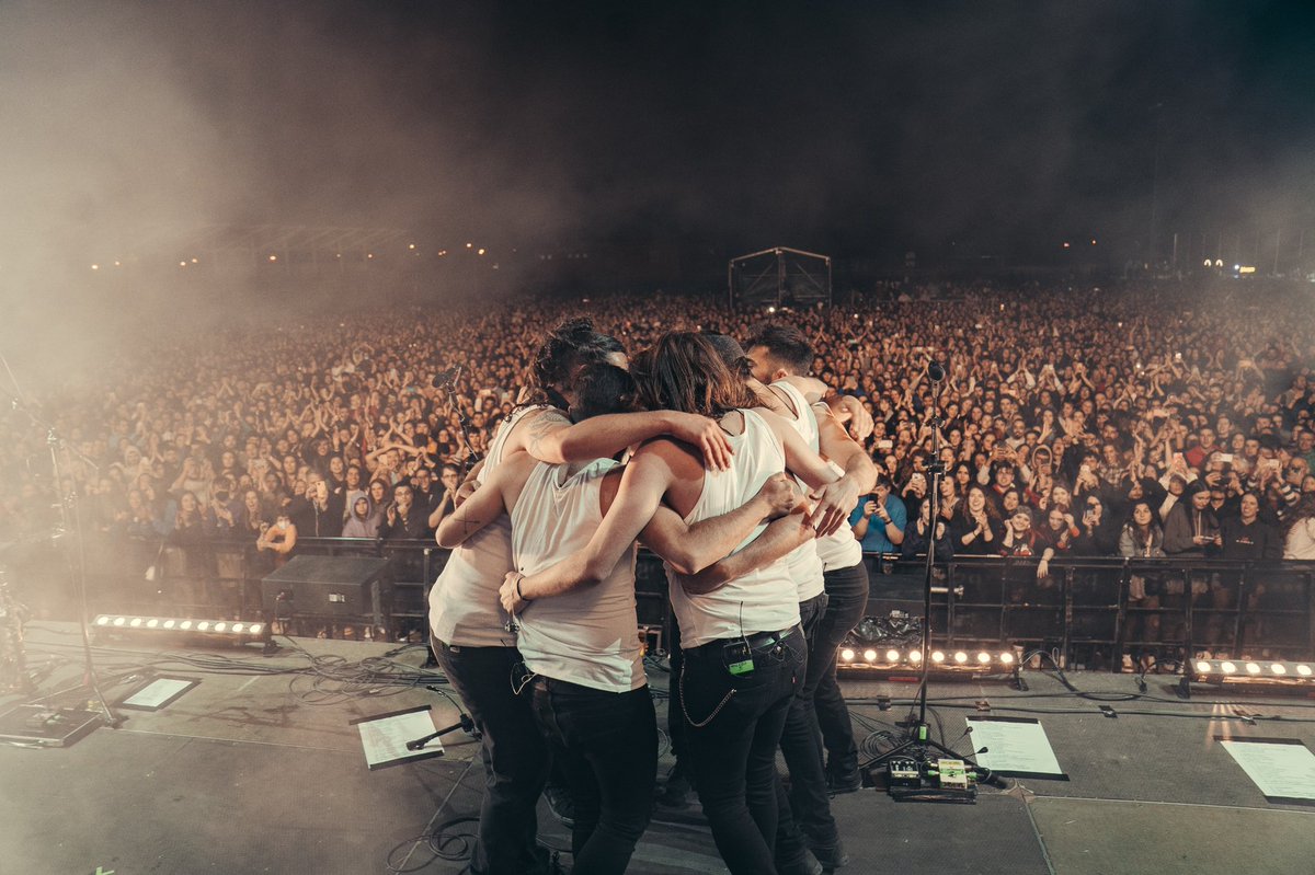 estoesLaMODA's tweet photo. Anoche tocamos en nuestra ciudad y fue increíble. Uno de los conciertos más emotivos que hemos vivido. 

Había muchas ganas de volver a tocar en Sampedros sin restricciones y sentir ese cariño que se siente cuando estás en casa.

(1/5) https://t.co/89vJWgTXQ8