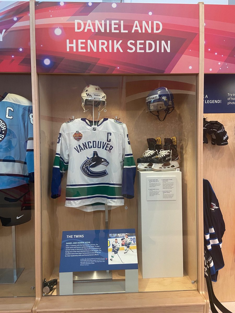 CHWorldCup's tweet image. Made a stop at the Richmond Olympic Experience in the @RichmondOval during our recent trip to B.C., to see what’s new. Passed along some good vibes to these two.
 
Congratulations to Daniel and Henrik, Hockey Hall of Fame Class of 2022 inductees! 
#HHOF2022