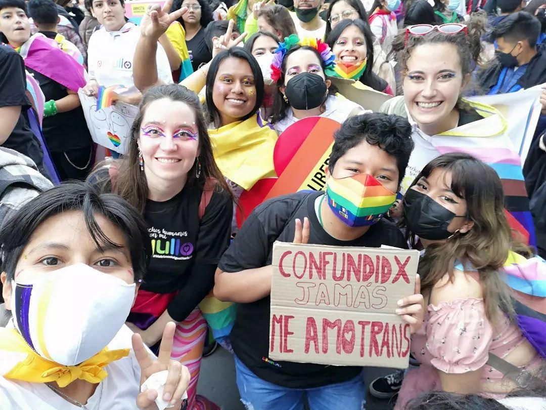 LGBTIQDiversxs's tweet photo. #DiversxsPeru 🇵🇪 | Así se vivió la Marcha del Orgullo 2022 en la ciudad de Lima con mucho color y demandas por una #LeyTransYA y por el #MatrimonioIgualitarioYA .
.
.
#Pride #Orgullo #Pride2022 #OrgulloPeru #Orgullo2022 #Peru #Lima #LGBTIQ #Diversxs #DiversidadBajoAtaque https://t.co/AAuz5WHOGd