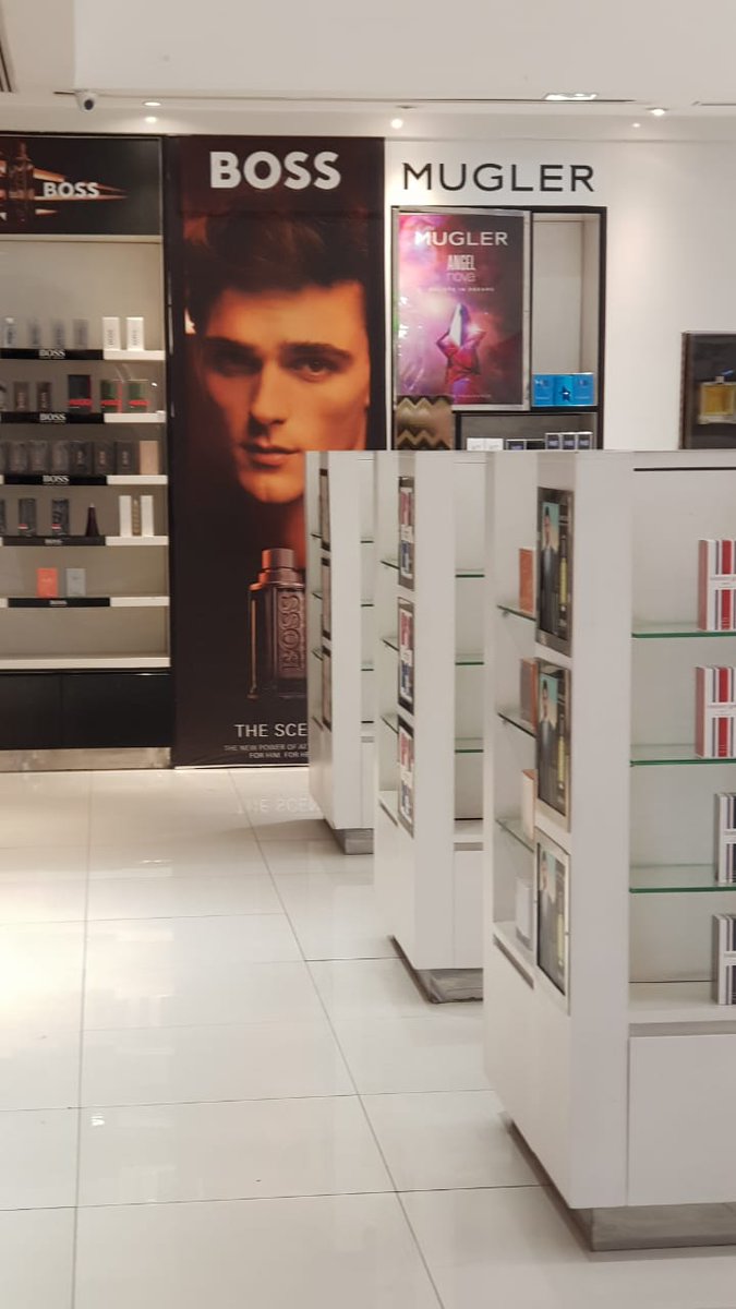Hudatft's tweet photo. I found my @euphoriaHBO today as I saw these gorgeous people today at the mall..

@Zendaya #jacobelordi #HBO #euphoria #bossperfumes #idolebylancome #idole https://t.co/D3XKNaxstC