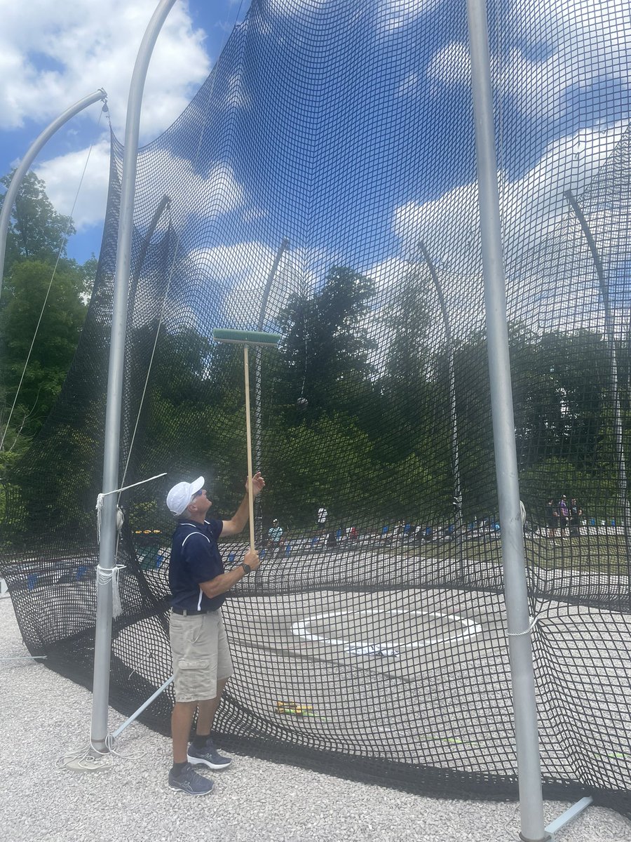Not something you see everyday: a hammer so twisted in the net it won’t come down <a href="/OHMileSplit/">MileSplit Ohio</a> #JudLoganThrows