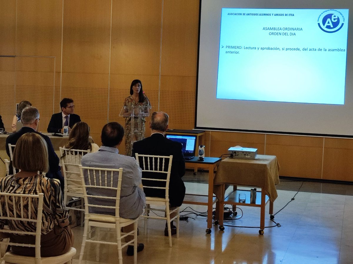 AaaaEtea's tweet photo. Gracias a Marta de Vicente, vicedecana de la facultad de Ciencias Económicas y Empresariales de @LoyolaAnd, por acompañarnos en la asamblea y a Juan María Muñoz @LoyolaAnd por presentar la simulación del modelo de TFG de #ADE https://t.co/V64d61pwVW