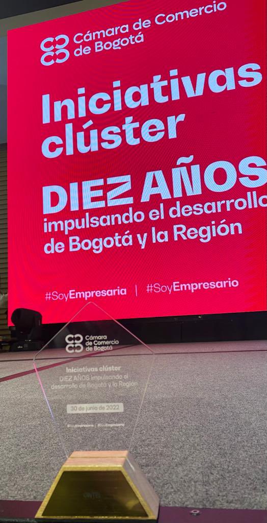 CINTELColombia's tweet photo. La @camaracomerbog reconoció a #CINTEL por su apoyo en los 10 años de #ClusterCCB, una iniciativa que ha fomentado la innovación, el diálogo y la competitividad en 16 sectores económicos de Bogotá-Región. 

¡Para nosotros es un orgullo hacer parte del desarrollo de la capital! https://t.co/B6VlKPOW78