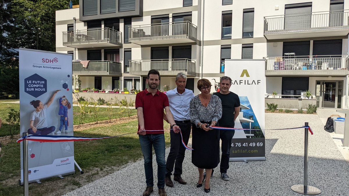 SDH_Officiel's tweet photo. En direct de l'inauguration par @Safilafgroupe et la #SDH de la résidence "L’Équalis" à @VilleDeSMH. Cette réalisation de 59 logements, dont 14 logements locatifs sociaux, offre à ses nouveaux résidents un cadre de vie exceptionnel.

@DavidQueiros38 @ALLARDNelly https://t.co/XQ4h2elNsi
