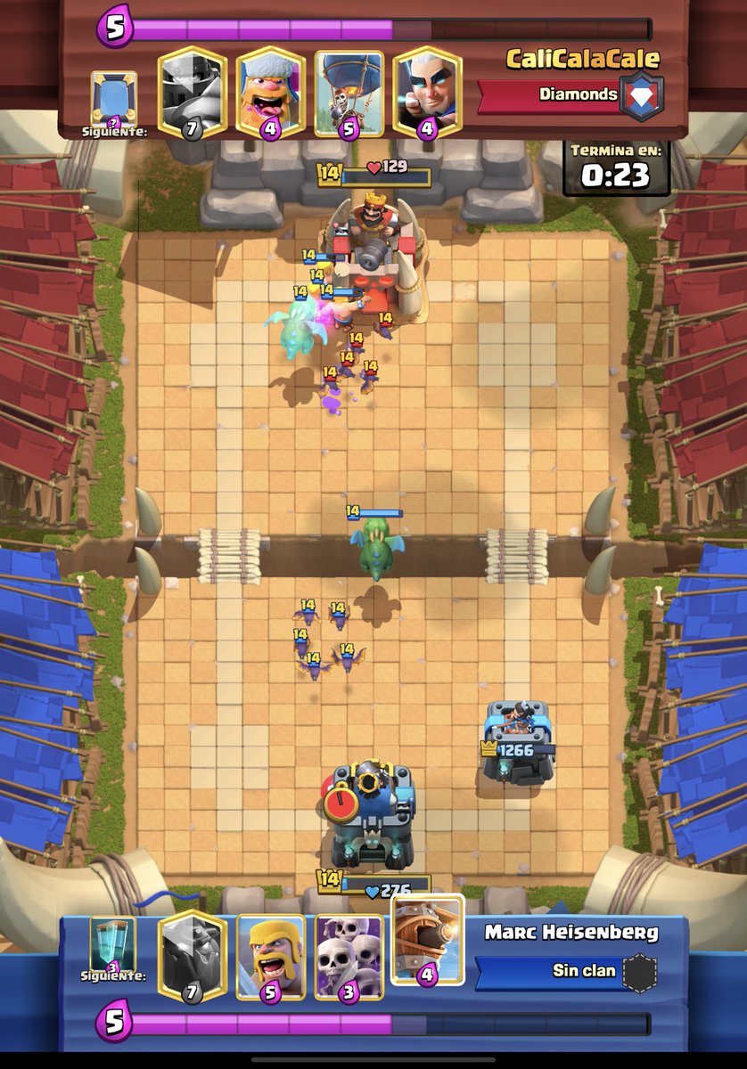 marcalig97's tweet photo. Who s gonna win? @ClashRoyale 
#ClashRoyale https://t.co/i0PBM0Yzrn