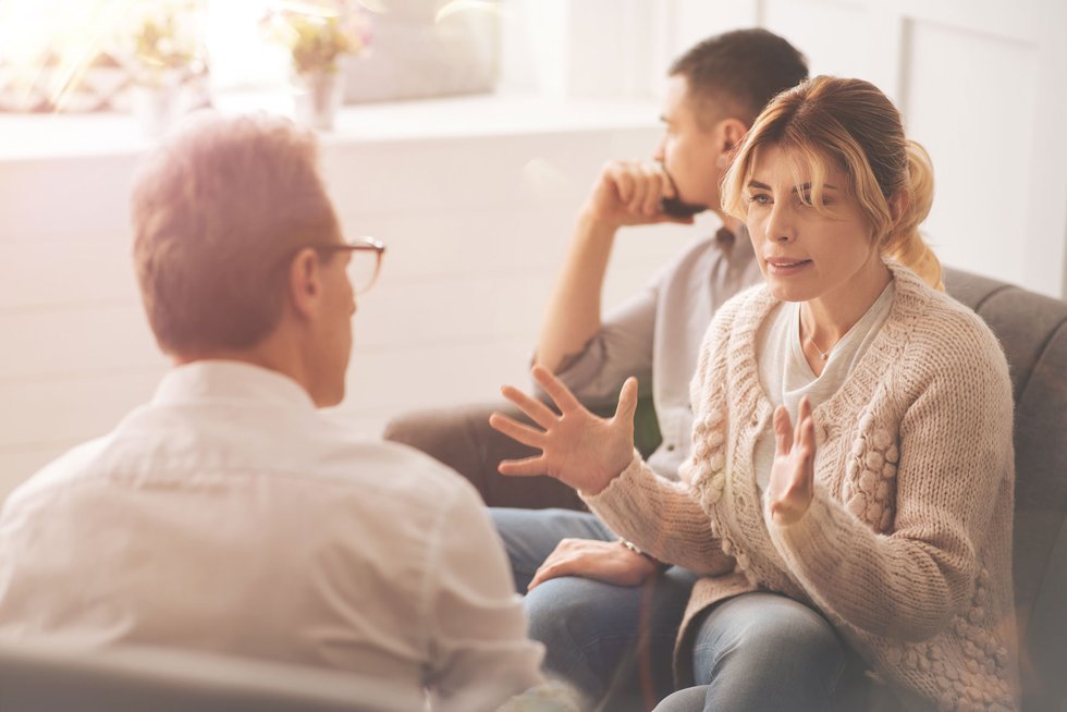 ReneeSlansky's tweet photo. New post (When Is It Time for Family Therapy?) now up on The Dating Directory - https://t.co/FWrAstyc1X Get your daily does of %LOVE% and %DATINGADVICE% https://t.co/5Yqf9sWBmE
