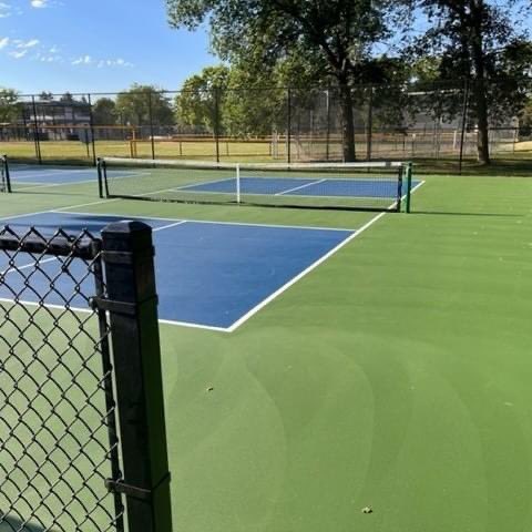 RosevilleParks's tweet image. It was a beautiful morning of Pickleball out at the newly, converted courts at Evergreen Park!  Pickleball players now have SIX permanent courts to enjoy. Stop by and try your hand at the "Fastest Growing Sport In America!" 

For more information, visit: cityofroseville.com/3607/Permanent…