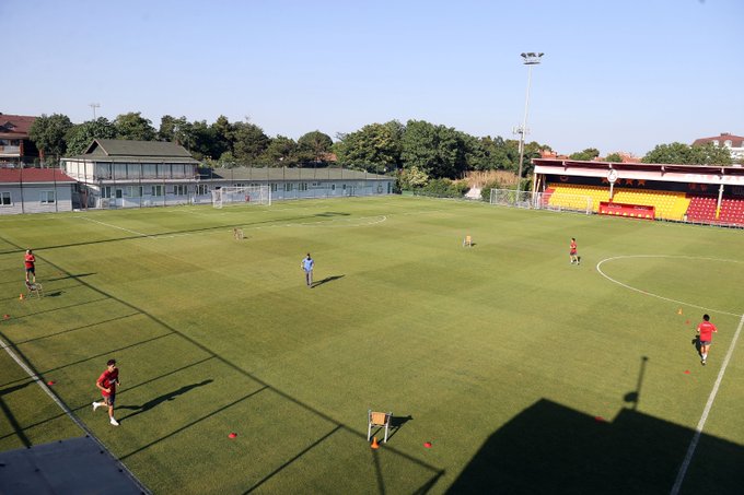 Unsere Fußballmannschaft hat mit dem heutigen Training ihre ...