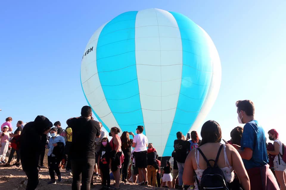 Diazclau's tweet photo. @Orrego y @GobiernoRM usted anuncia por TV Su Primer Festival Internacional de Globos PERO NO es el Primero!!!!, el primero fue este año, febrero 2022  en #Peñaflor liderado por su alcalde @Nibaldo_Meza. Vino su subrogante y equipo Gore. Ud estaba de vacaciones. https://t.co/lTFq8izfLS