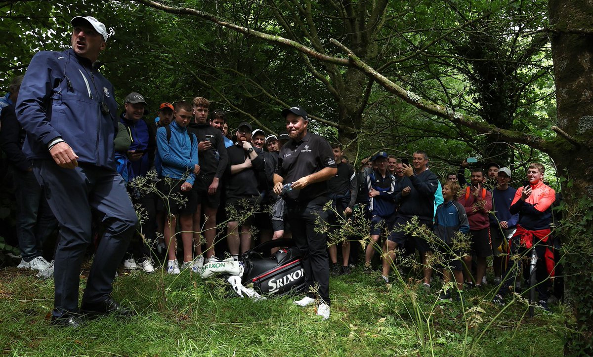 ShaneLowryGolf's tweet photo. Get yourself fans that follow you everywhere…. Even into the bushes.☘️🇮🇪 #bestfansintheworld https://t.co/52MdufZuPv