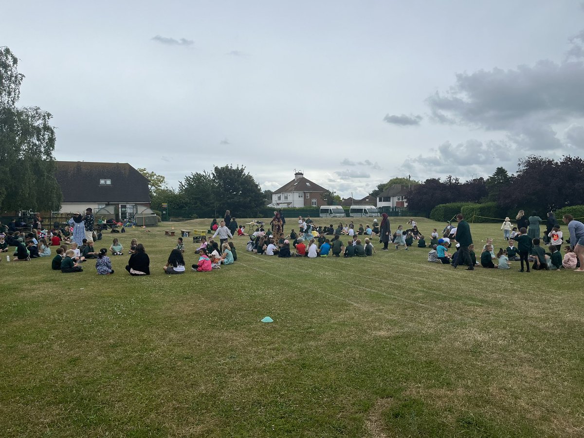 Year 2 <a href="/GreenwaysPri/">Greenways Primary</a> had a lovely visit from <a href="/SheringhamPS/">Sheringham Primary School</a> Year 2’s after they visited the beach today 😀