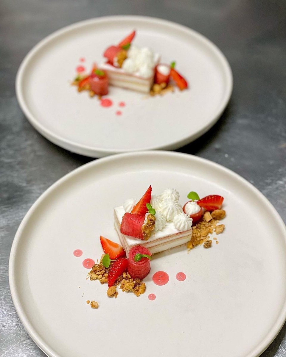 Becktadining's tweet photo. 🍓Strawberry - Rhubarb Layered cream cheese strawberry cake.
Vanilla mascarpone cream. Ginger rhubarb gel.
Vanilla maple sous vide rhubarb. Spicy almond crumble.
Micro green basil.
Heavenly addition to our Course 5 _Tasting menu, created by Tra-Giang Nguyen
#beckta #ottcity https://t.co/i1Aa5jkr9a