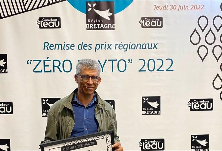 EEhamady's tweet photo. Ma petite commune a reçu ce matin le prix régional « Zéro phyto » qui récompense les collectivités qui n’utilisent plus de produits phytosanitaires et qui visent la préservation et la reconquête des eaux en Bretagne…Fier ! https://t.co/G61FrXDJmy