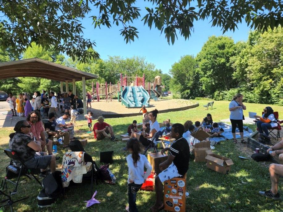 School Social Workers out in the community again today at <a href="/KyRefugee/">KRM Louisville</a> Neighborhood Days. <a href="/JCPSKY/">JCPS</a> #AttendEveryDay