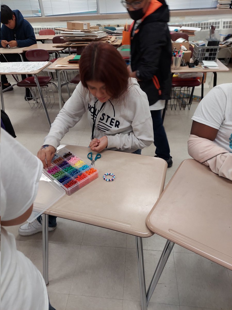 LilBittyBritt88's tweet photo. Our Greyhounds are having a blast partipating in Funday Thursday Arts & Crafts Enrichment at MPVA! Watching these students laugh, smile and get sooo excited about having fun at summer school is MY WHY!💜
#WraparoundWorks💯
@MPVATCHRSPEC
@LibbyMajdi
@Bellaire_Wrap
@AudenSarabia https://t.co/0d3S5tb145