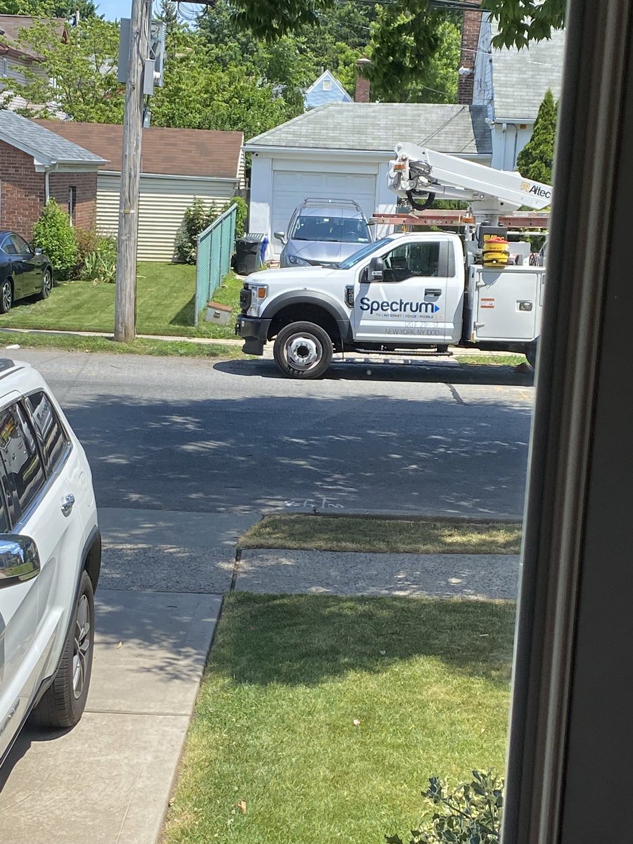 dcariati's tweet photo. @Ask_Spectrum but there’s no outage lol, oh wait https://t.co/VC16KC4Nsg