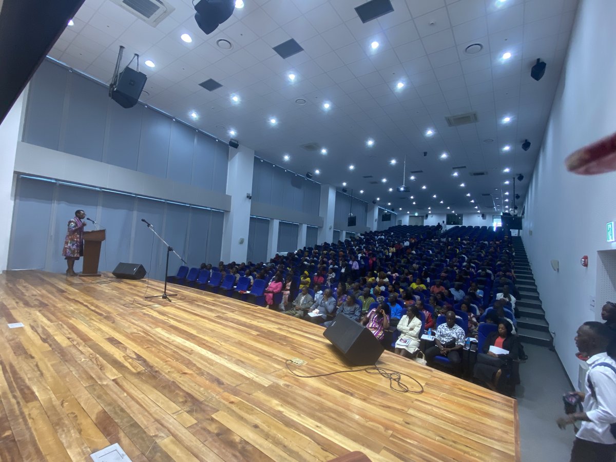 EducAidSL's tweet image. &amp;amp; that’s a wrap! Thanks to @yakisawyerr , the hardworking  #FreetownSchoolLeaders &amp;amp; the excellent @FCC_Freetown / @risingacademies / @EducAidSL team as we round up the #SupportToSchoolLeadersProgramme #MinimumExpectations  in place #SchoolImprovement #EducationInSierraLeone 🇸🇱🇸🇱