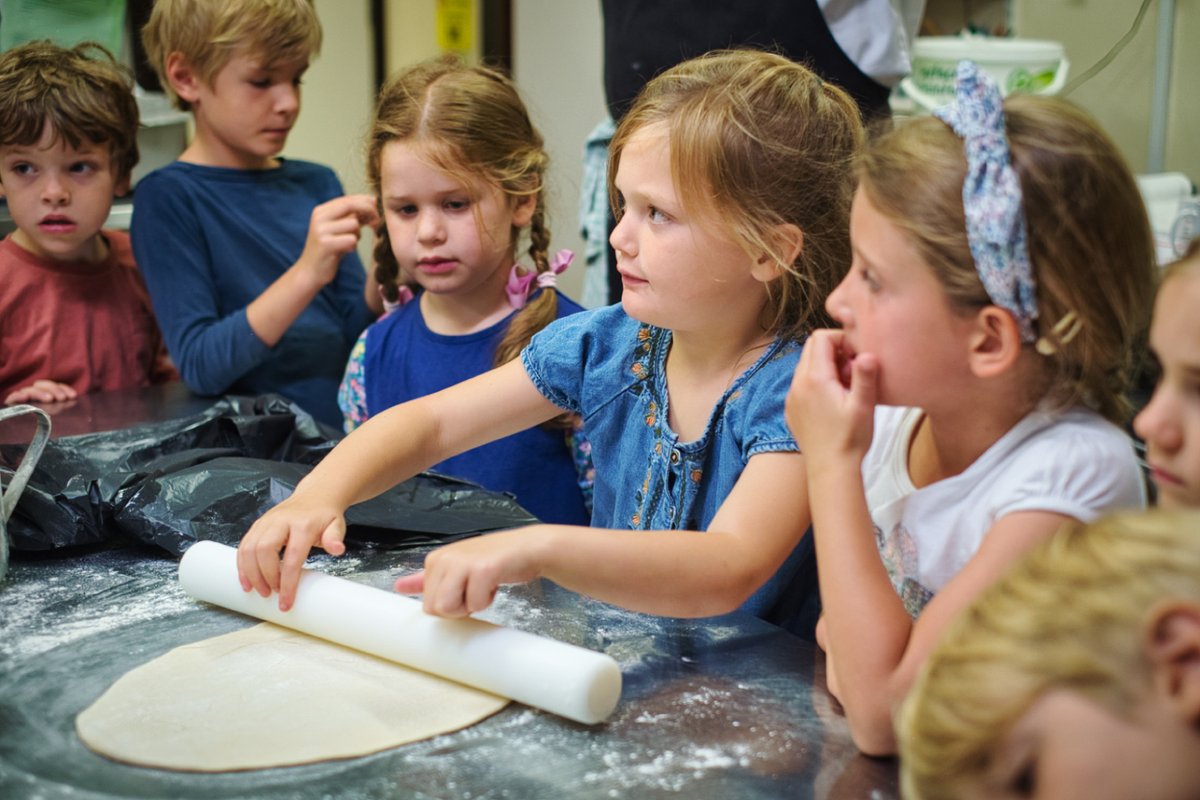 fsmschool's tweet photo. Today our Reception, Year 1 and 2, had the chance to make their own lunch! 

As part of Project Week, they took part in a pizza-making workshop with flamboyant Chef Matt!

Thank you so much to Matt and the team!

See more - https://t.co/gWSy5yxtSN

@FSMkitchen https://t.co/grh050B2RS