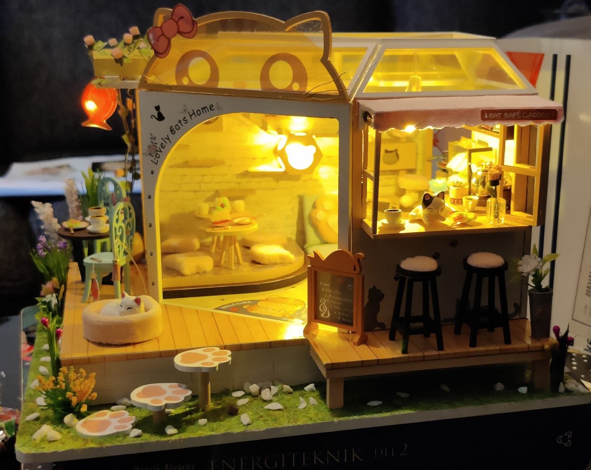 Naproks's tweet photo. Finally done making this awesome cat café that I got from my Love 🙀😻🐱 https://t.co/8wGHD6UN5V