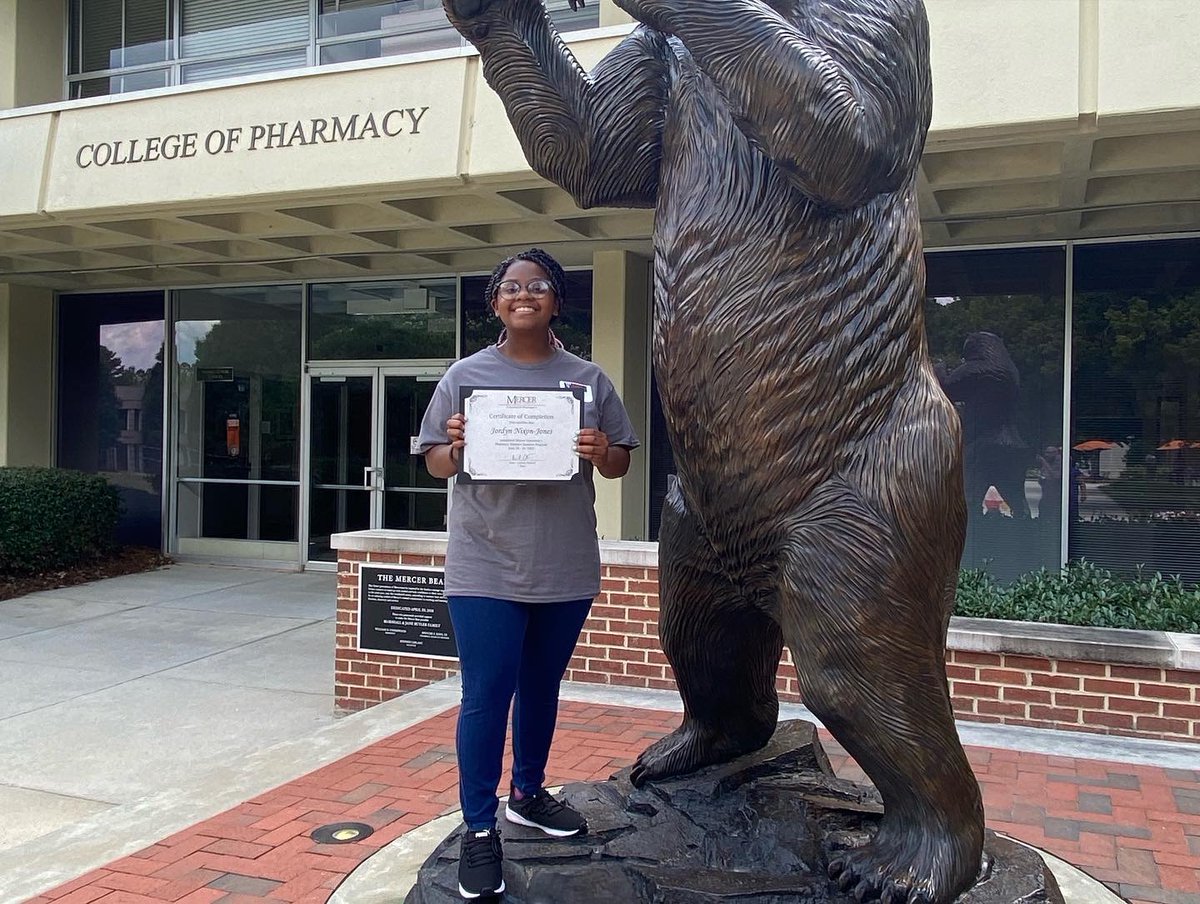 Profmommylawyer's tweet photo. So excited to announce my oldest was selected as 2022 Pharmacy Scholar. I spent yesterday learning about college admissions, SAT, pre-med requirements, etc. and watching her shine in her element. #jryearloading #premed #Mercer https://t.co/9bYrI37Z1g