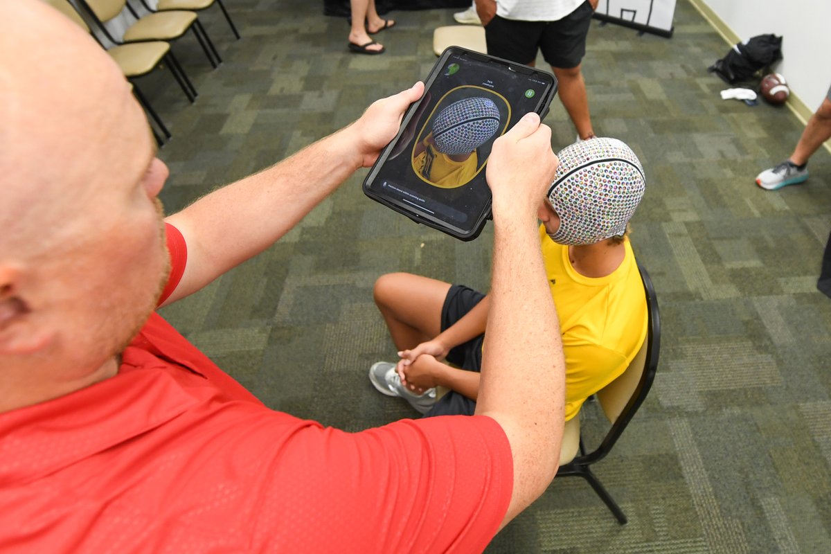RiddellSports's tweet photo. Manning Passing Academy 🤝 exclusive Riddell opportunity
MPA campers had the chance to get scanned and purchase a #RiddellAxiom helmet on-site. #MPA26 #MPA2022 #ProtectandPerform https://t.co/6XsbaCvPA9