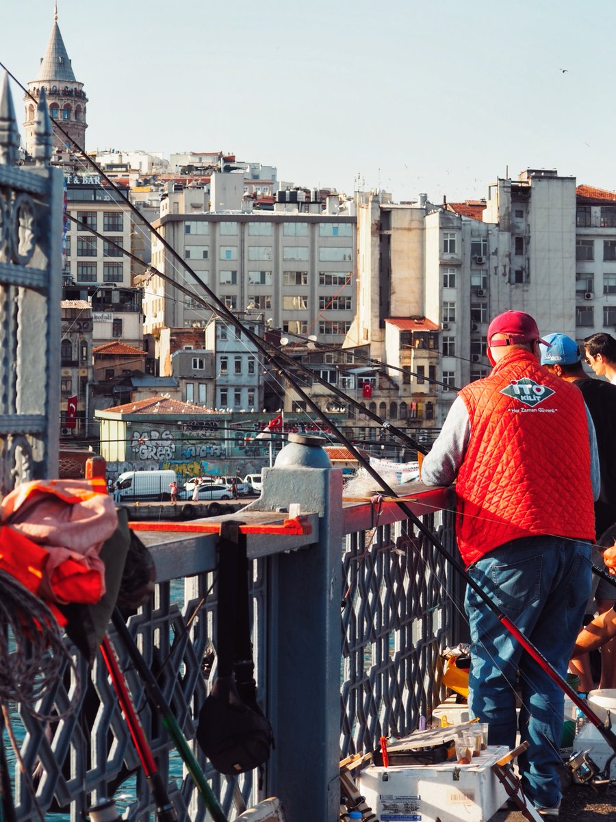 Haliçten Karaköye yürürken, Galata ve balıkçılar