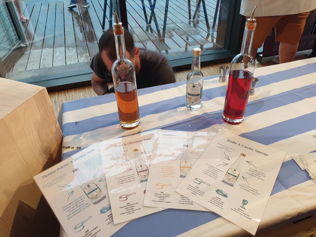Elleinatre's tweet photo. #Twapero_SXB c'est aussi #vivre 1 #expérience #gustative #originale : découvrir les #eauxInfusées #Hyca de la #Distillerie2Strasbourg 😉 @JWackenheim
dans le cadre prestigieux #Port2Strasbourg #PAS #Strasbourg
@Twapero_SXB @PortStrasbourg @CroisiEurope @BdEclusiers @DistilStras https://t.co/75oUAmuiAN