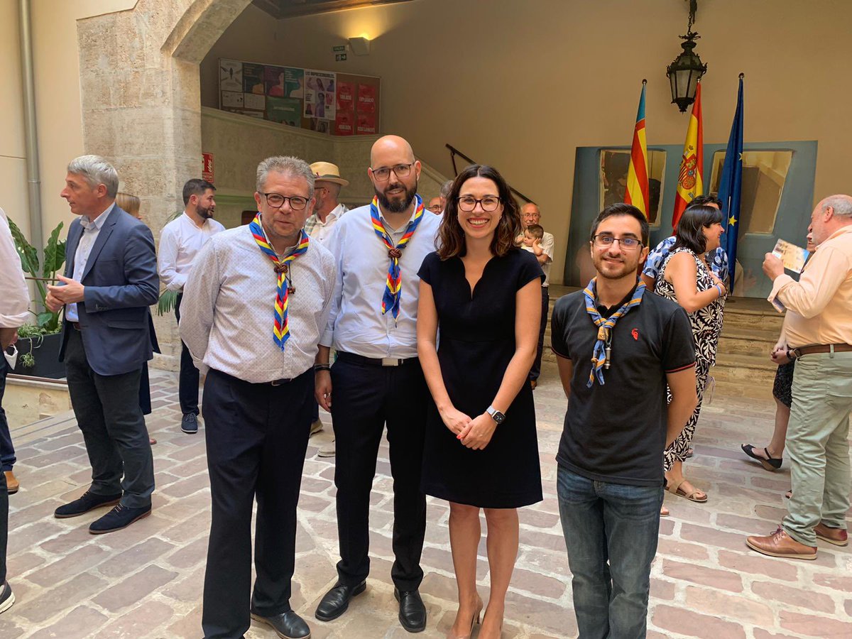 Acompanyem a @AitanaMas durant l’intercanvi de carteres de la @GVAinclusio , amb <a href="/monicaoltra/">Mónica Oltra Jarque</a> . Gràcies per escoltar-nos aquests anys, per treballar per fer un escoltisme valencià més inclusiu i per reconèixer la tasca de milers de persones voluntàries. Per un món millor! ⚜️🌱🌍