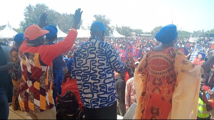 DAP_Kenya's tweet photo. Incoming Migori County Governor John Pesa today welcomed Kenya's 5th President @RailaOdinga during his tour of the county. As a party, we are spread across the country to deliver the big win for Azimio. 
#InawezekanaAgenda https://t.co/Sd3aN3uhjC