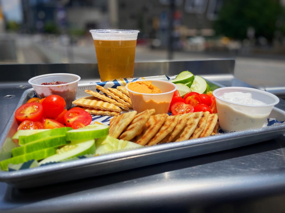 Pete_N_Terrys's tweet photo. Sippin' and dippin' all summer longβοΈ
#DipTrio #DraftBeer #HappyHour #2for1s #DowntownNashville https://t.co/u4WOB7f52p