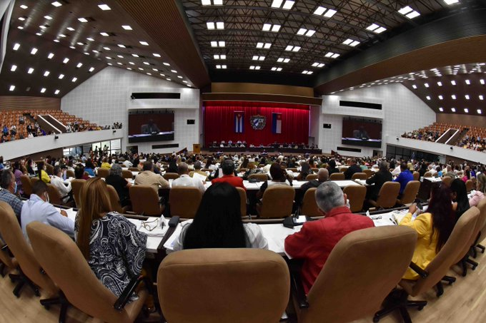 El Presidente de la Asamblea Nacional del Poder Popular (Parlamento) de #Cuba Esteban Lazo, convocó hoy al Noveno Periodo Ordinario de Sesiones de ese órgano en su IX Legislatura. #CubaViveYTrabaja