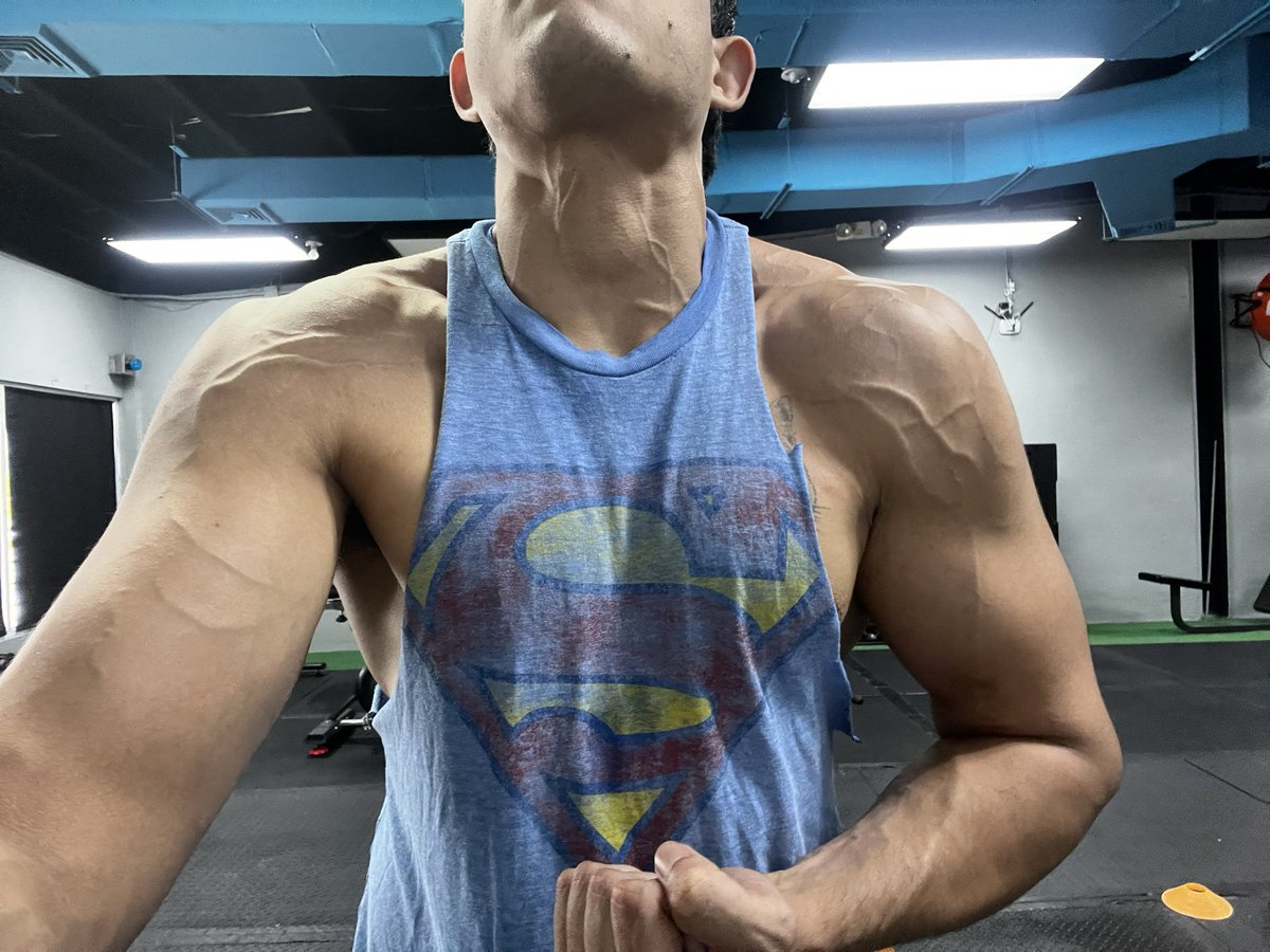 Creyéndome fuerte 🥑🫠