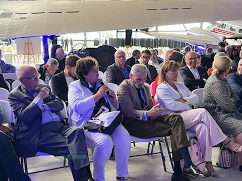 JocelyneGuidez's tweet image. #UME
Les maires rassemblés ce soir à l'AG @UnionMaires91 
Autour de @FrVigouroux, président de l'UME.
Intervention de Valérie Masson-Delmotte du haut conseil pour le climat.
En présence @gerard_larcher toujours prêt à défendre les communes.