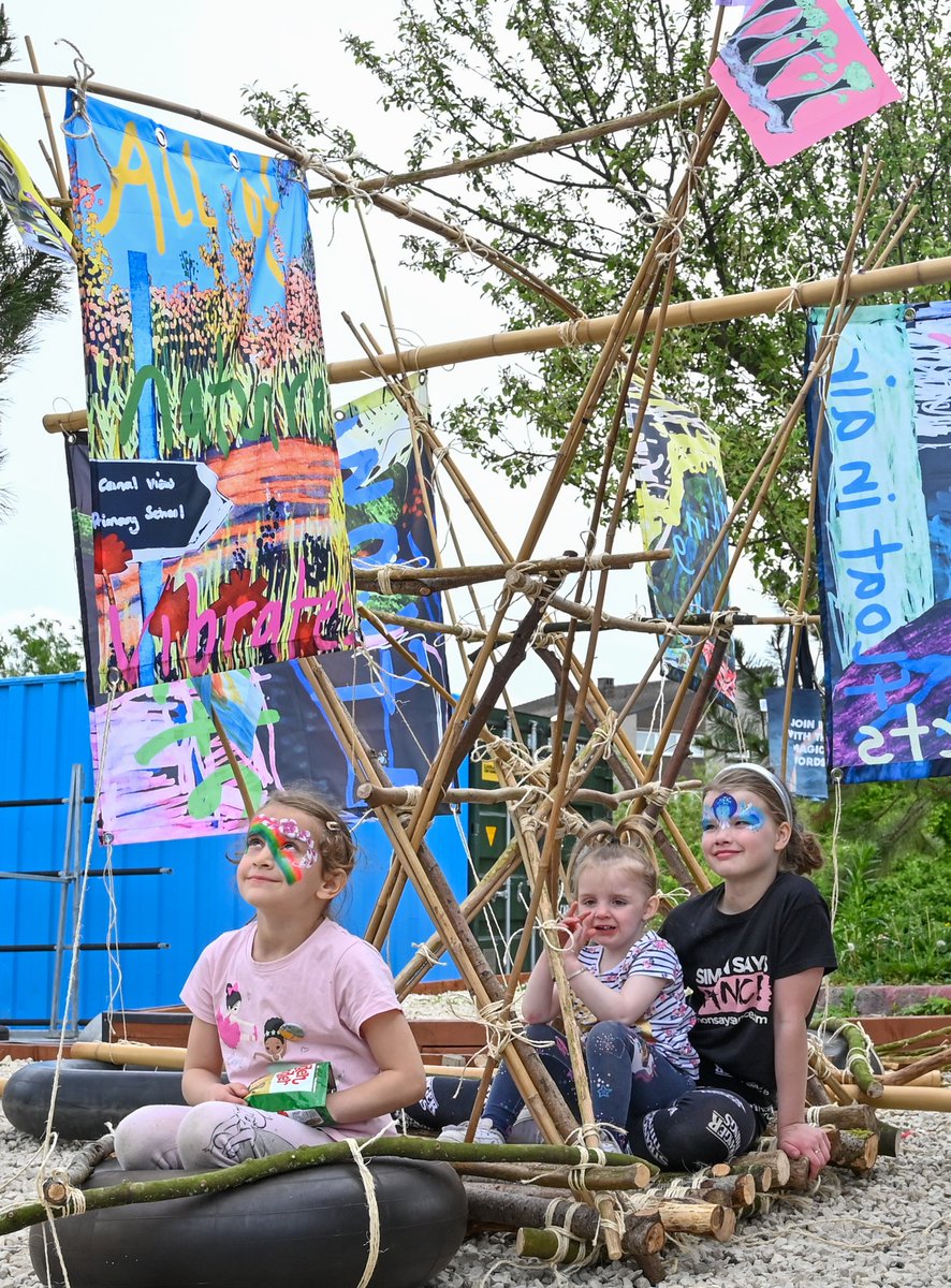 🦆 Join us for the launch of <a href="/pesterandrossi/">Pester & Rossi</a>'s #edartfest commission for 2022 at 'Setting Sail' ⚓︎

🎶 Launch of raft, sails and song penned by folks in #westerhailes, @WHALE_Arts and <a href="/Rhubaba/">Rhubaba</a> Choir

🕐 Sunday 31 July, <a href="/Bridge8Hub/">Sean Barry</a>, 1pm

edinburghartfestival.com/event/setting-…

📸 @JulieHowden