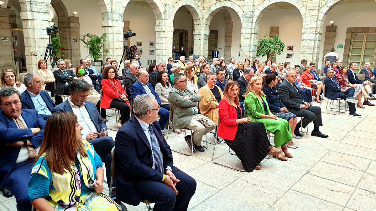 📸 Participamos en <a href="/parlacan/">Parlamento de Cantabria</a> al acto de reconocimiento a los diputados y diputadas de #Cantabria a lo largo de los #40AñosCantabria
✅ Nuestro agradecimiento a su labor 
#PRCantabria